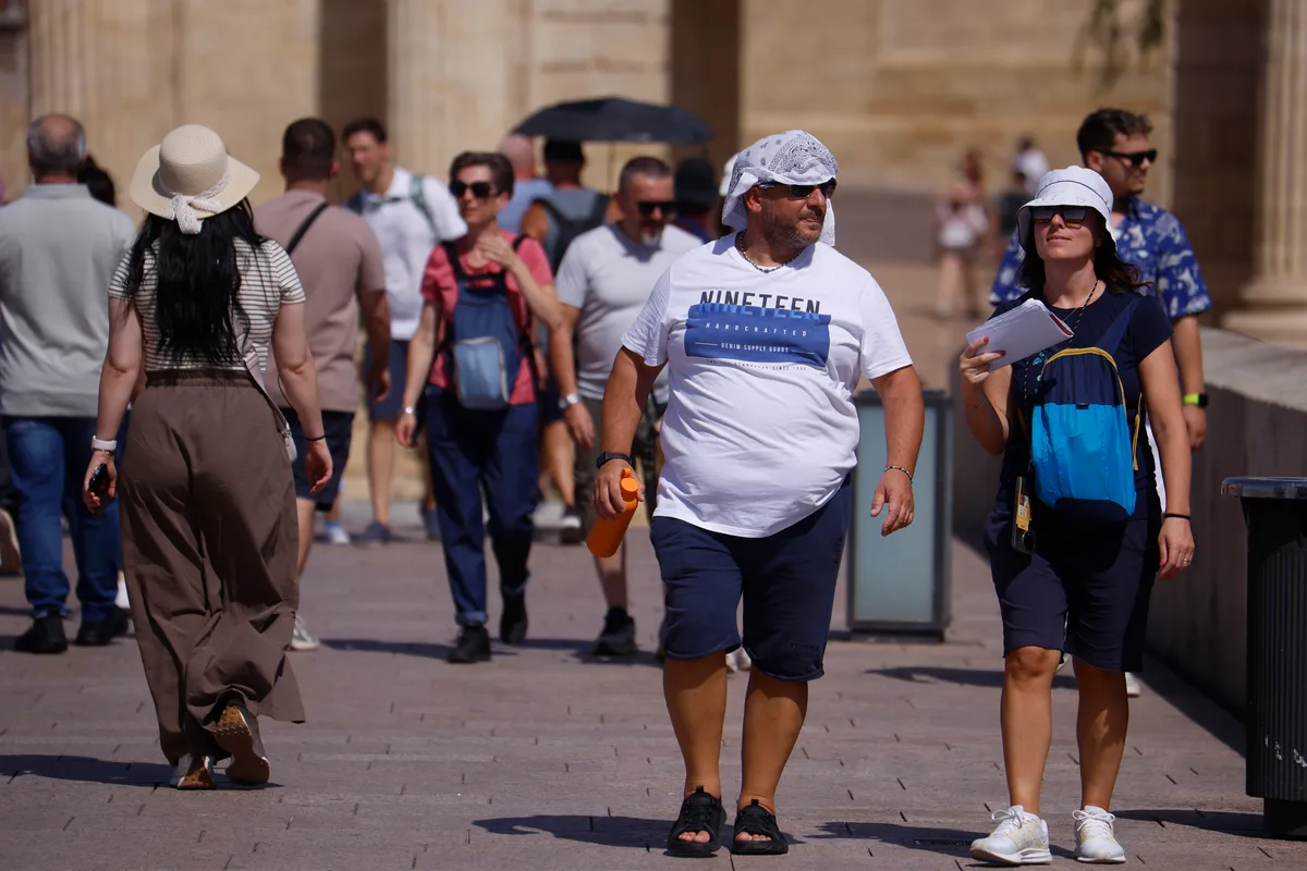 Una dana amenaza el suroeste de España mientras el calor y la calima afectan a buena parte de la Península