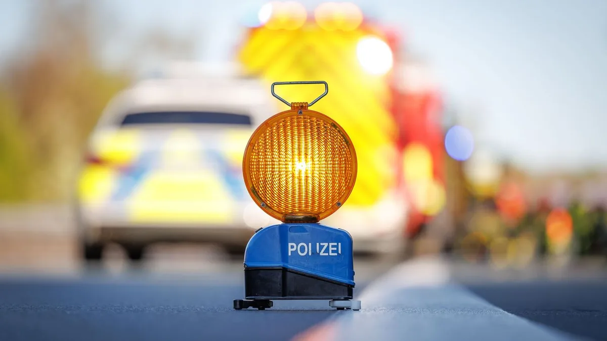Unfälle: Sieben Verletzte und Sperrung nach Auffahrunfall auf der A8