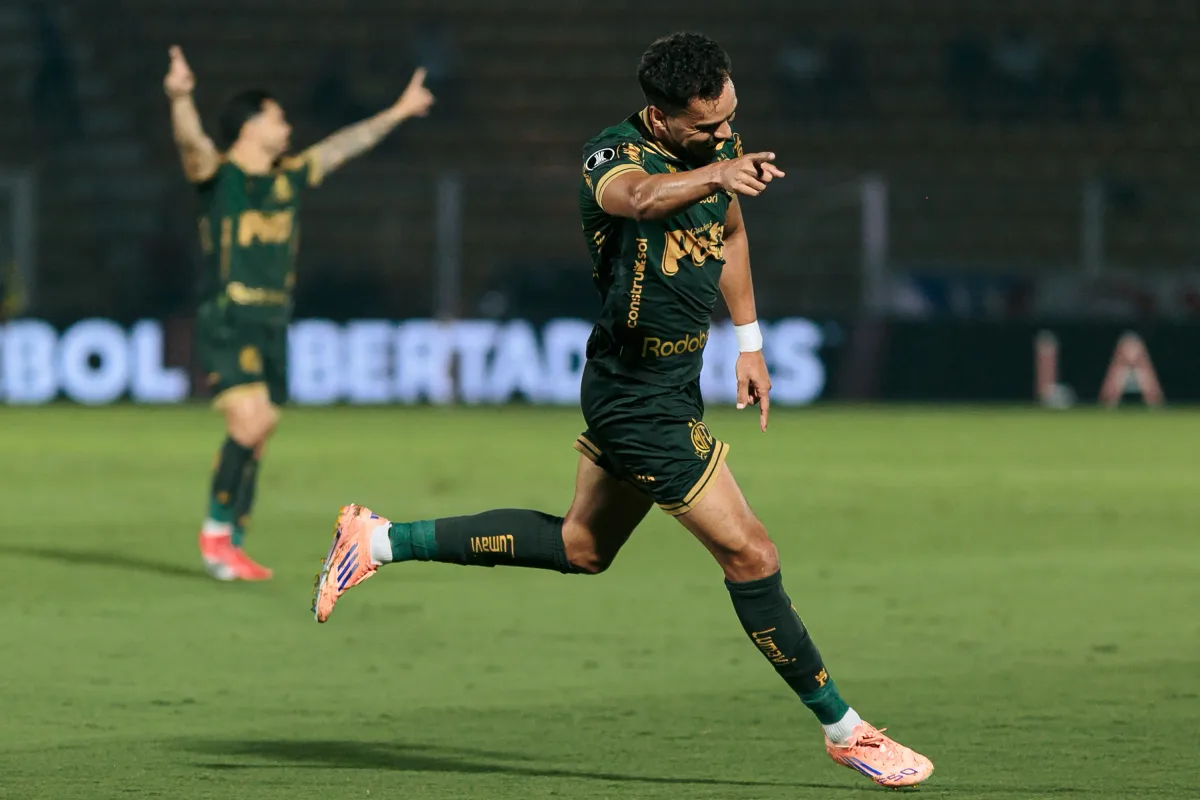Eduardo aproveita erro da zaga da LDU e abre o placar para o Mirassol pela Libertadores