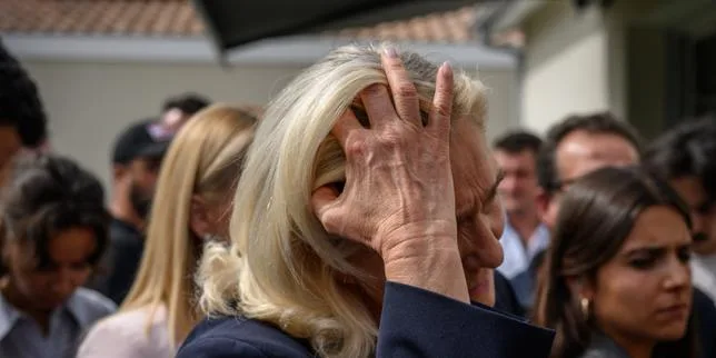 Présidentielle 2027 : Marine Le Pen en campagne au Porge, village sinistré où « personne ne croit plus à la politique »