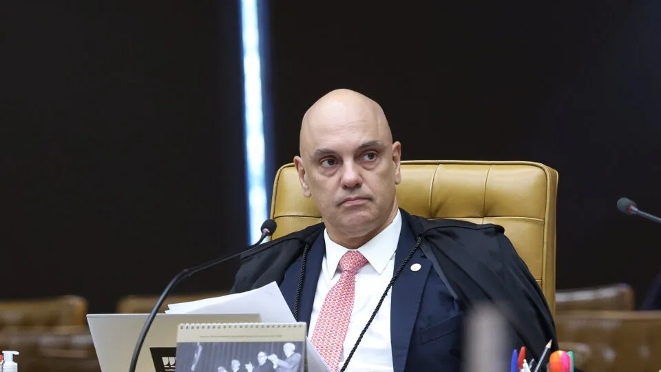 Trump volta a mirar sanções contra Alexandre de Moraes, diz jornal