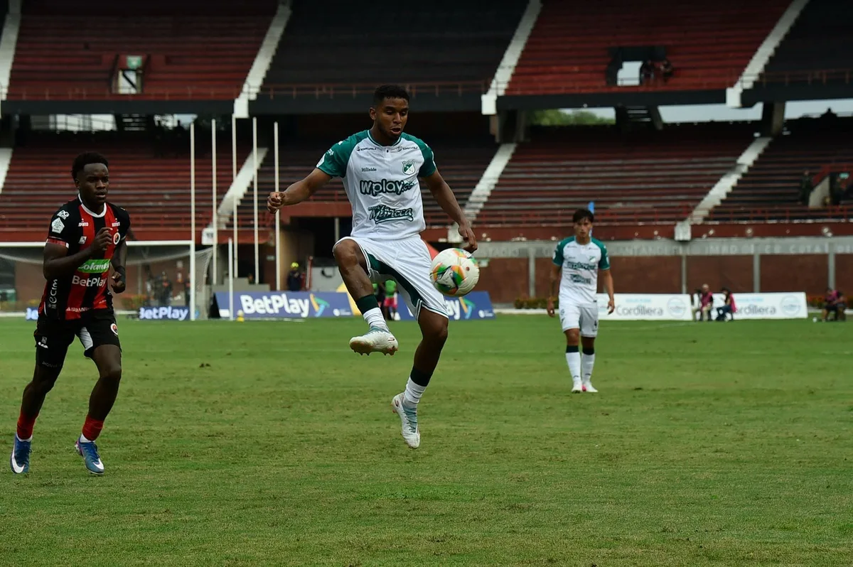 Jugador del Deportivo Cali que resultó herido durante el terremoto en Colombia sigue esperando cirugía