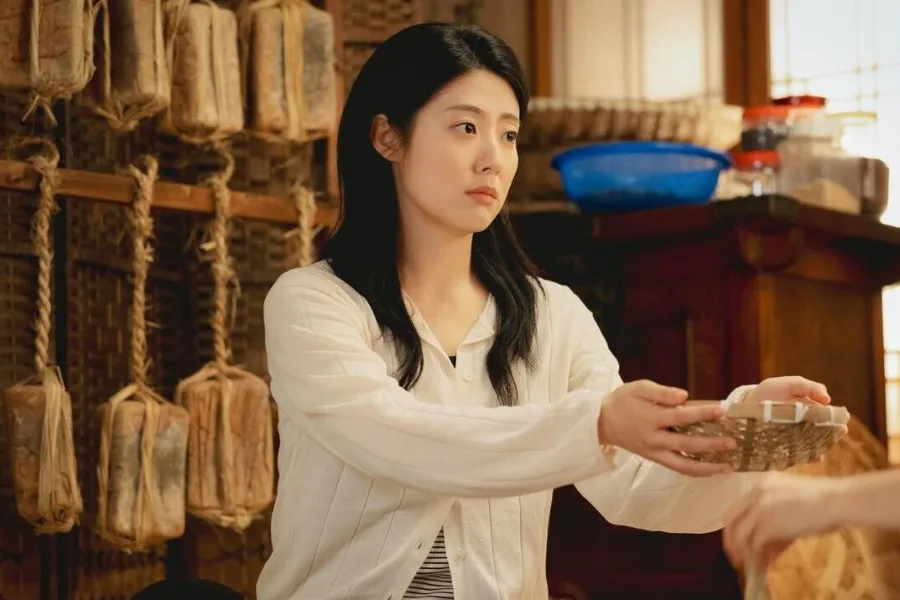 Nam Ji Hyun Navigates Life In A Traditional Family In New Drama “Make Me Tingle”