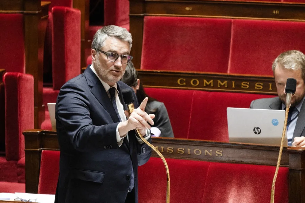 "Missions gouvernementales" : la macronie est-elle une république bananière ?
