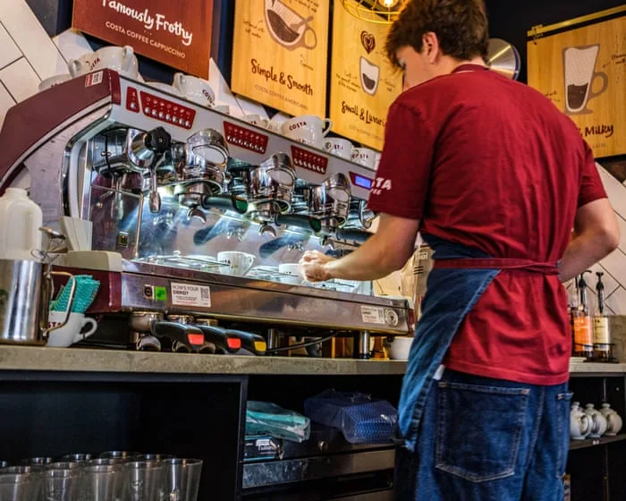 UK high street bosses urge chancellor to cut cost of employing young people