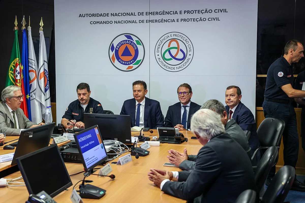 Incêndios: Montenegro destaca "trabalho extraordinário" do MAI e o dobro das detenções face ao ano passado