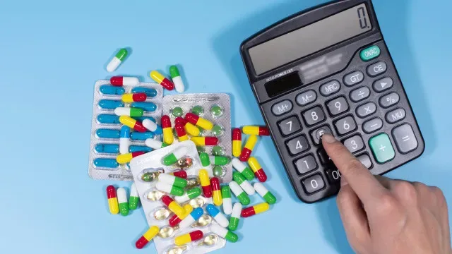 Farmácias vs. supermercados: Há diferenças nos preços dos medicamentos?