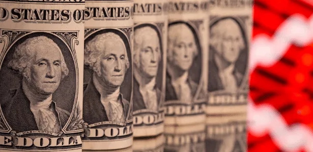 Dólar sobe a R$ 5,19 e Bolsa emenda 8ª queda com desconfia fiscal