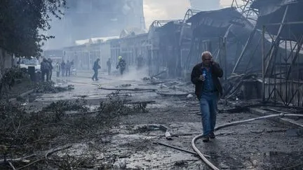 Huit morts en Ukraine après plusieurs frappes russes, y compris à Kiev