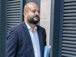 Le procès du maire RN de Fréjus, David Rachline, renvoyé en octobre 2027 : pourquoi un si long délai ?