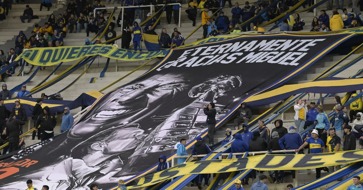 El trapo especial de la hinchada de Boca dedicado a Russo a un año de su fallecimiento