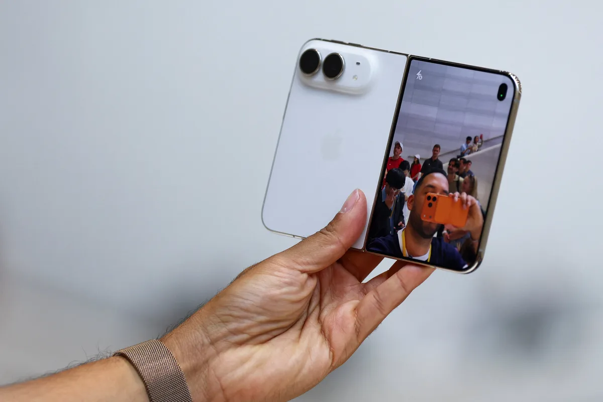 iPhone Duo: cuándo empieza la preventa y la venta del nuevo celular plegable de Apple