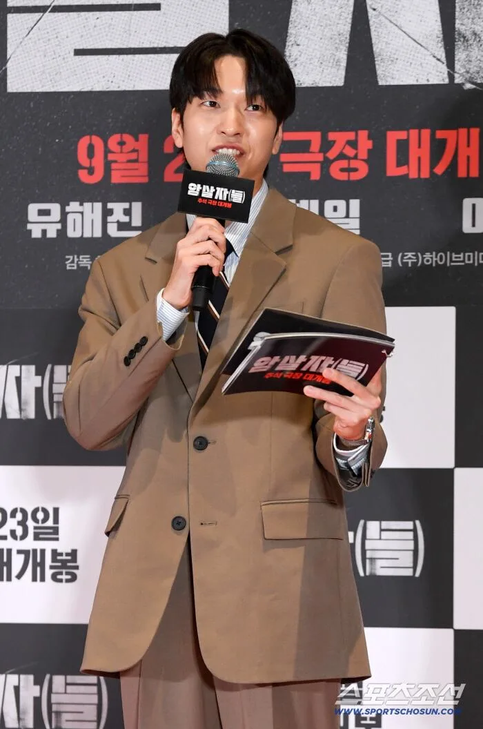 [포토] 유재필, 영화 '암살자(들)' VIP 시사회 진행