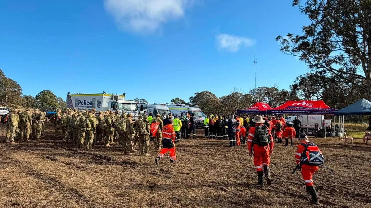 Lily Hooper: Search for teenager in Nattai National Park becomes more desperate as army called in