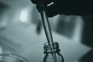 Polícia faz perícia em bolo após suspeita de contaminação por substância desconhecida