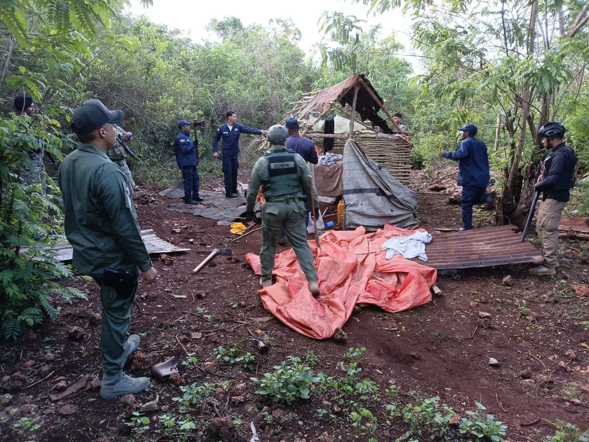Autoridades dominicanas desmantelaron 15 viviendas y detuvieron a 23 haitianos en área protegida de Bahoruco