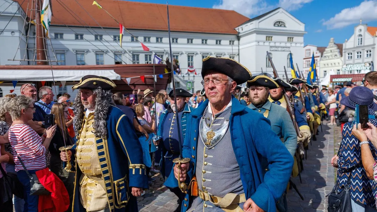 Volksfeste: 100.000 Besucher beim 25. Schwedenfest in Wismar