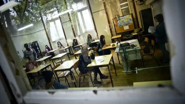 Pais dizem que há alunos ainda em casa e vão avançar contra Ministério