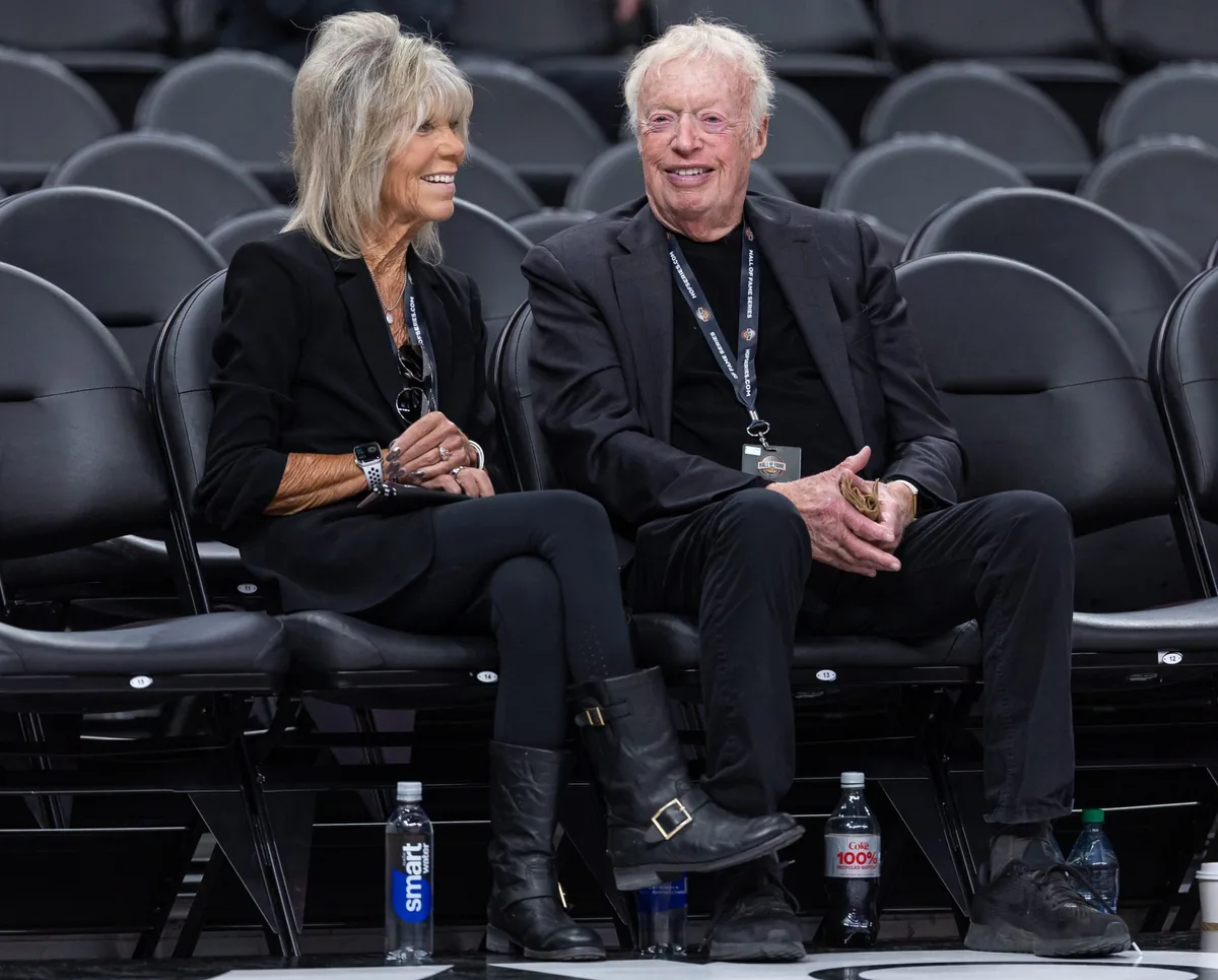 Billionaire Nike cofounder Phil Knight gives $1 billion to his alma mater: ‘This is no time to abandon’ higher education