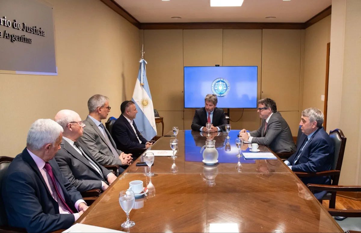 El Gobierno analiza realizar una demanda ante un organismo internacional por el atentado a la AMIA