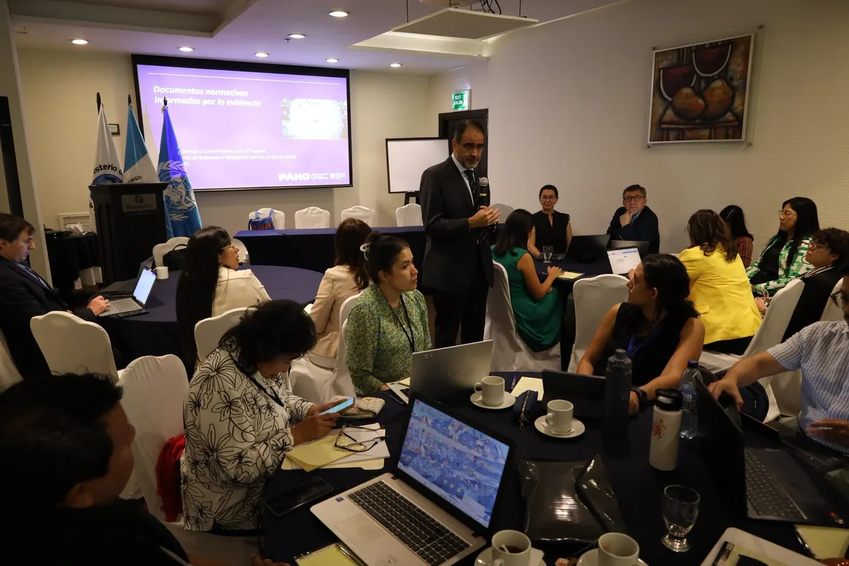 La Organización Panamericana de la Salud y el Ministerio de Salud realizan una misión técnica para fortalecer la producción de normas en Guatemala