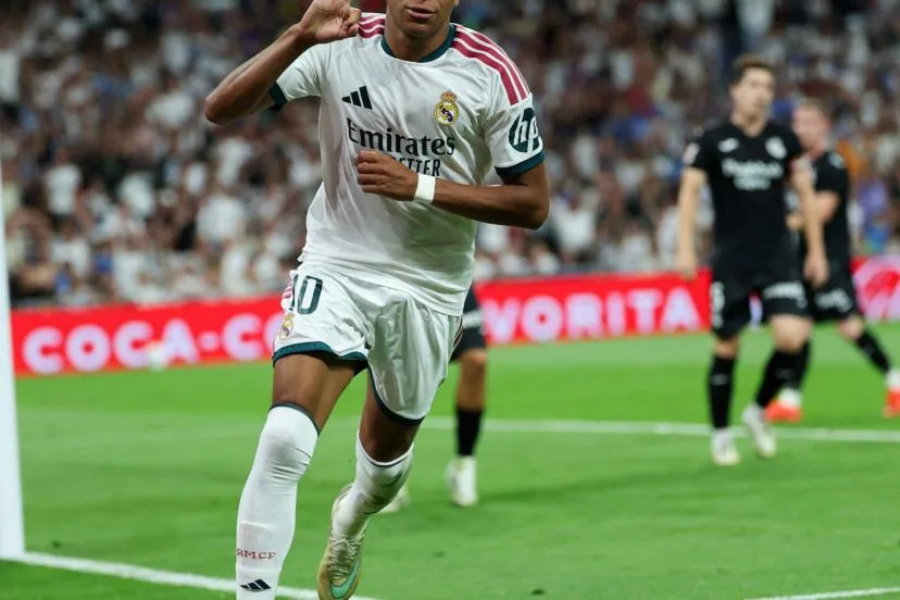Auteur d'un triplé contre la Real Sociedad, Kylian Mbappé guide le Real Madrid vers son deuxième succès en Liga