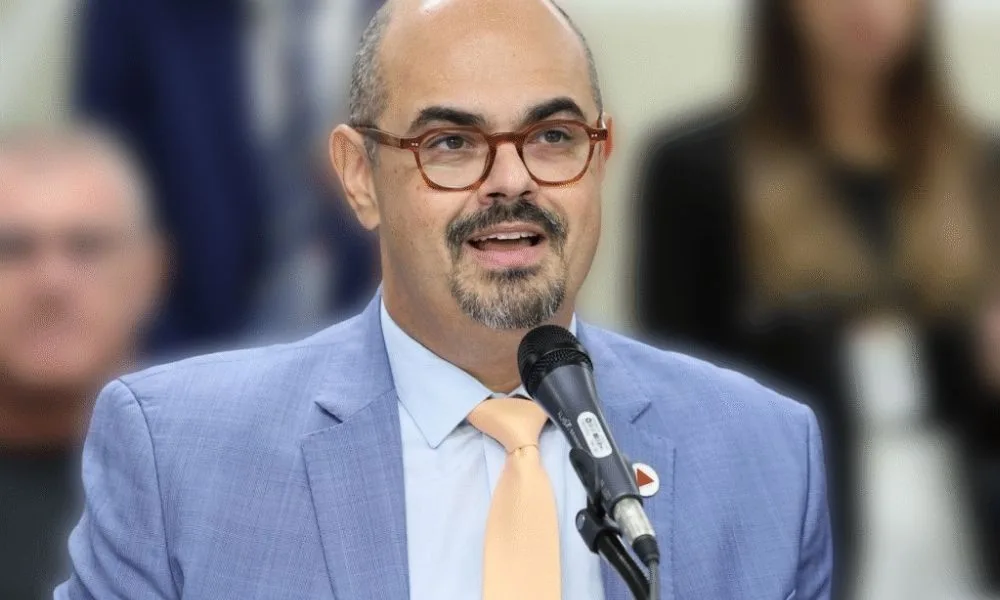 Simões recebe R$ 2,25 milhões de PSD e Novo e R$ 250 mil do irmão