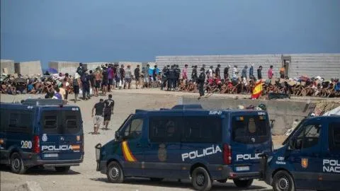 La inmigración fractura a España: del rechazo mayoritario a una brecha de casi 90 puntos entre Vox y Sumar