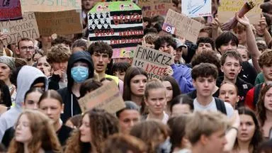 Zehntausende Schüler protestieren in Frankreich