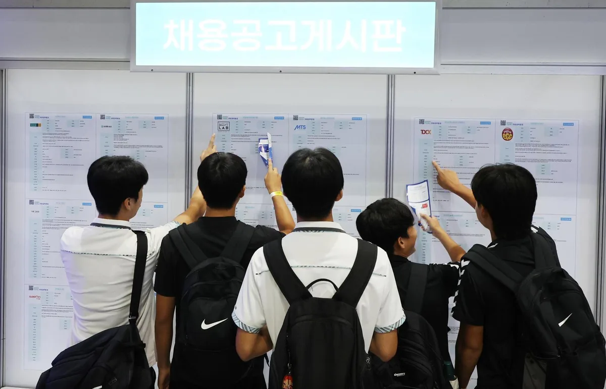 “청년-고령 일자리 다 잡으려면 日 단계적 재고용 참고를”