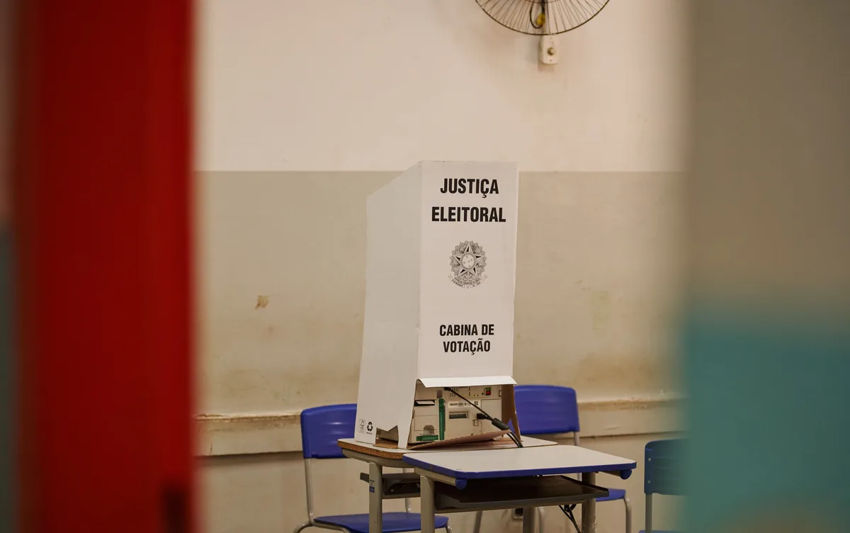 Homens são maioria entre quem disputa e mulheres entre quem vota no PI; veja comparativo dos perfis