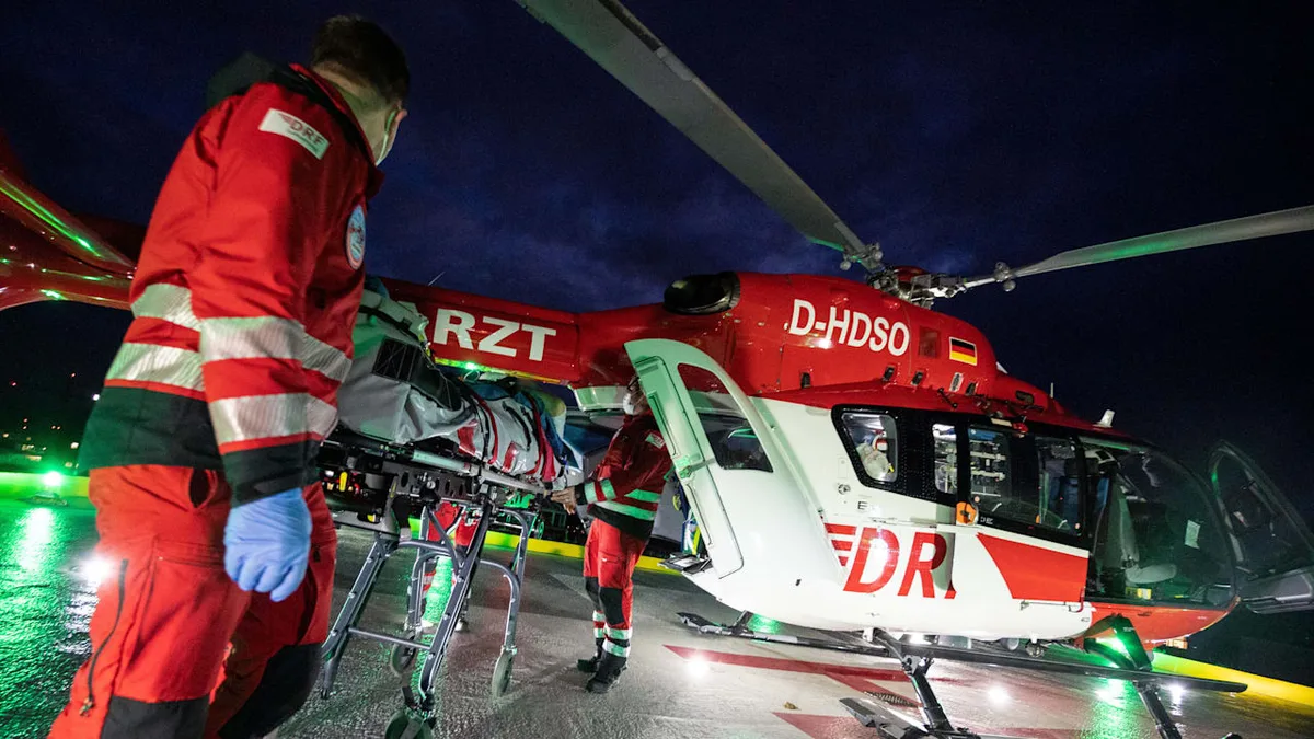 Horror-Unfall auf Landstraße - Mann (44) schwer verletzt in seinem Auto eingeklemmt