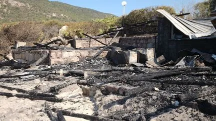 "On a perdu 20 ans de travail en deux minutes" : en Corse, les incendies criminels se multiplient contre des restaurants et des bars de plage
