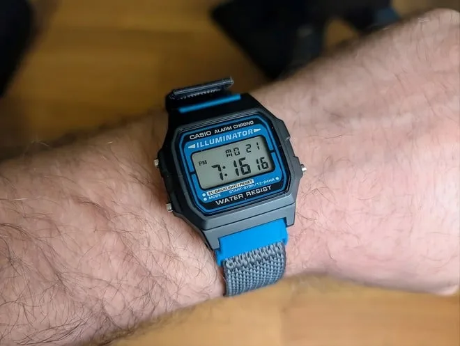 O melhor dos dois mundos! Impressão 3D une relógio Casio clássico e Fitbit em modelo híbrido