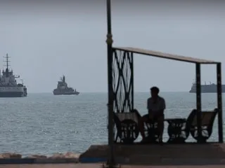 Dans la nouvelle guerre des tankers, deux morts et un pétrolier de 300 000 tonnes qui gîte dans le détroit d’Ormuz