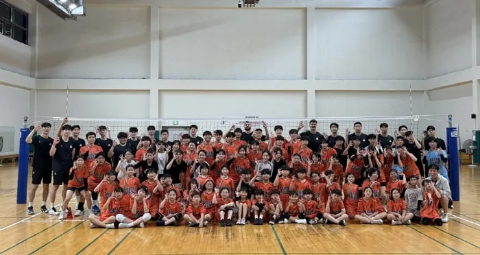 '선수단 워크샵 대신 학교 찾았다' OK저축은행, 부산 유소년 재능기부 및 기부