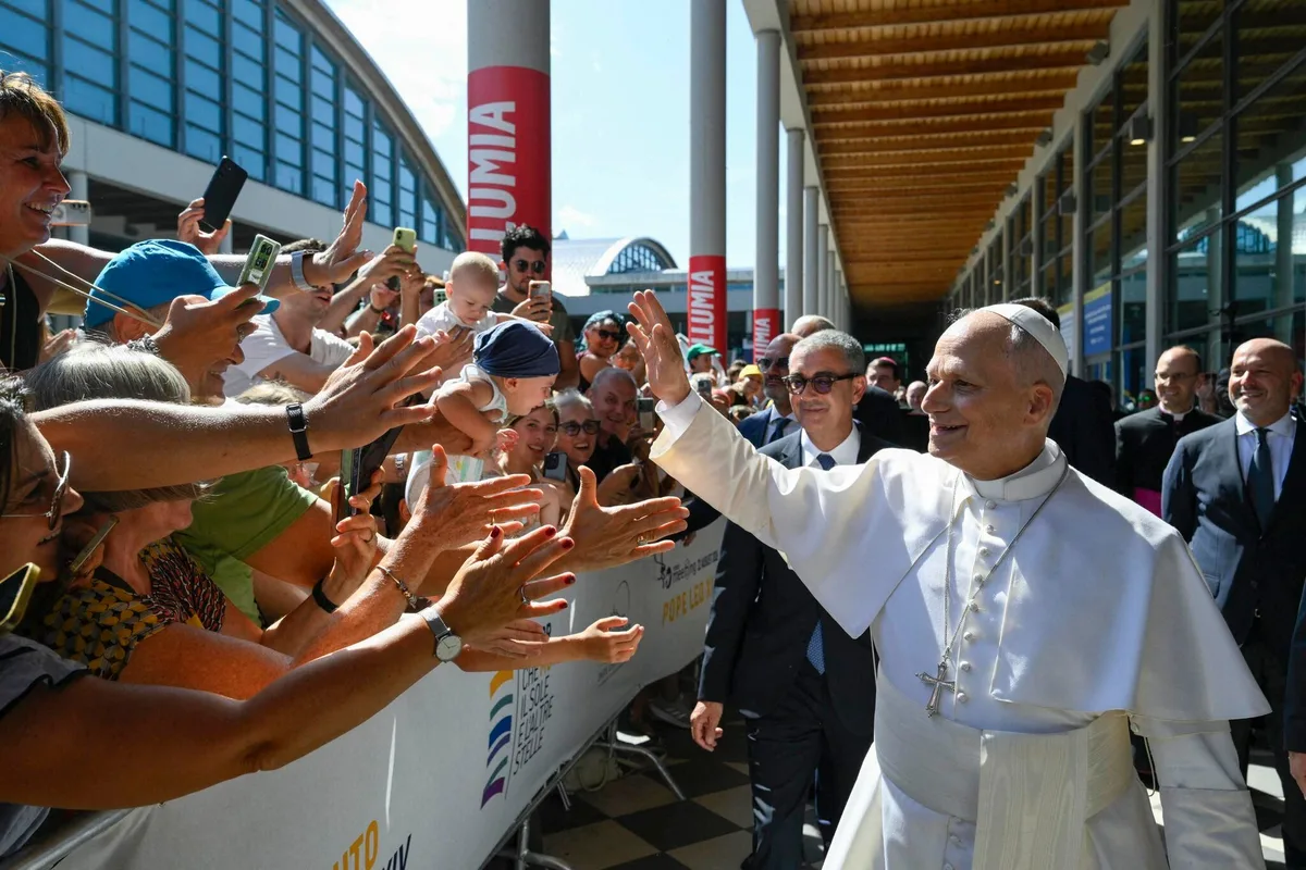 À Rimini, un pape dans les allées