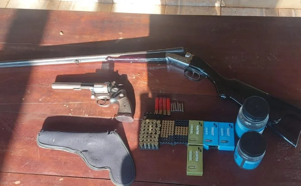 Operação conjunta da polícia prende seis suspeitos, apreende oito armas e apreende mais de meio quilo de drogas no Paraná