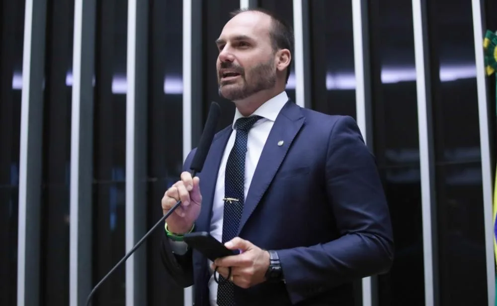 A reação de Eduardo Bolsonaro à ordem de prisão expedida por Alexandre de Moraes