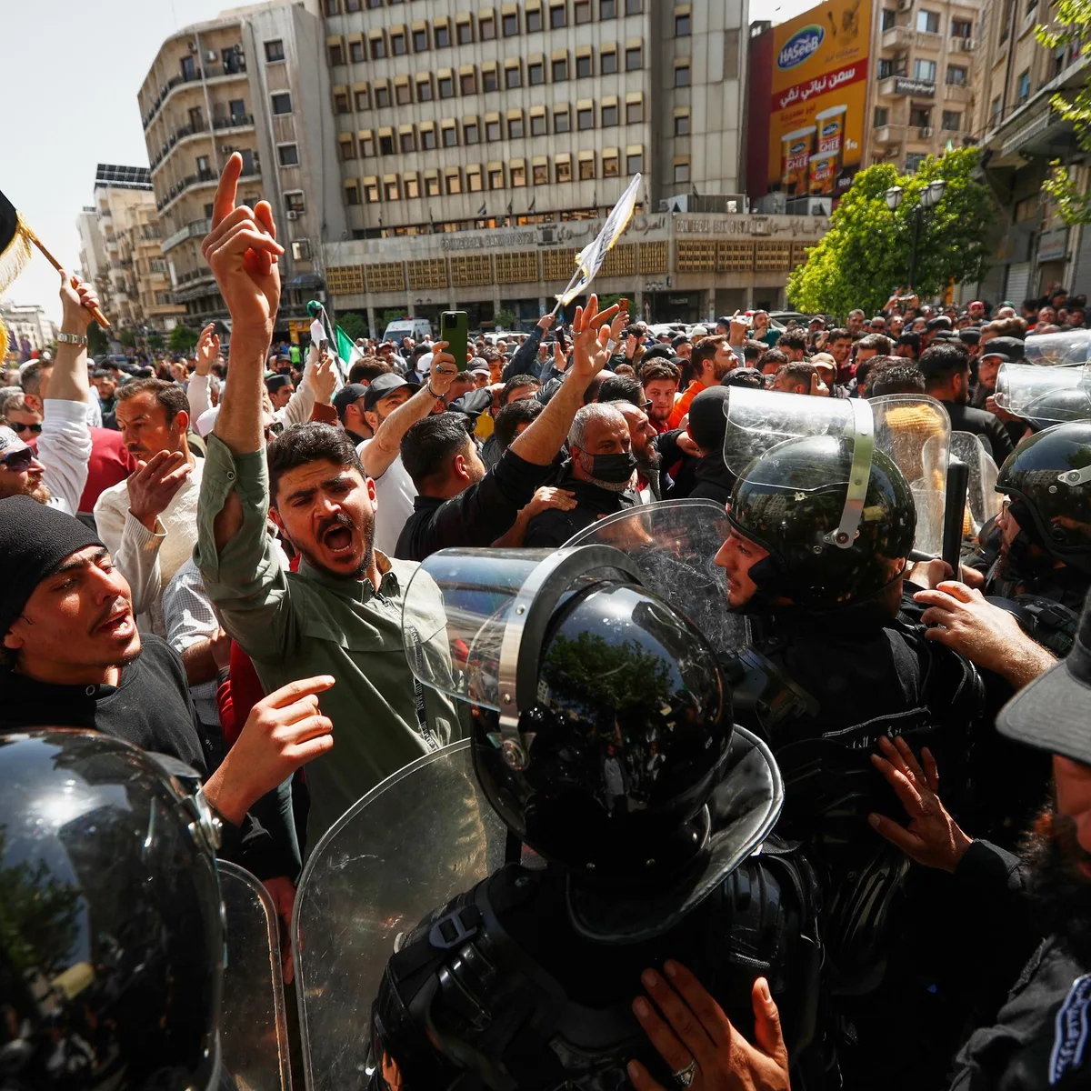 Proteste - Syrische Regierung kündigt Entlastung wegen hoher Spritpreise an