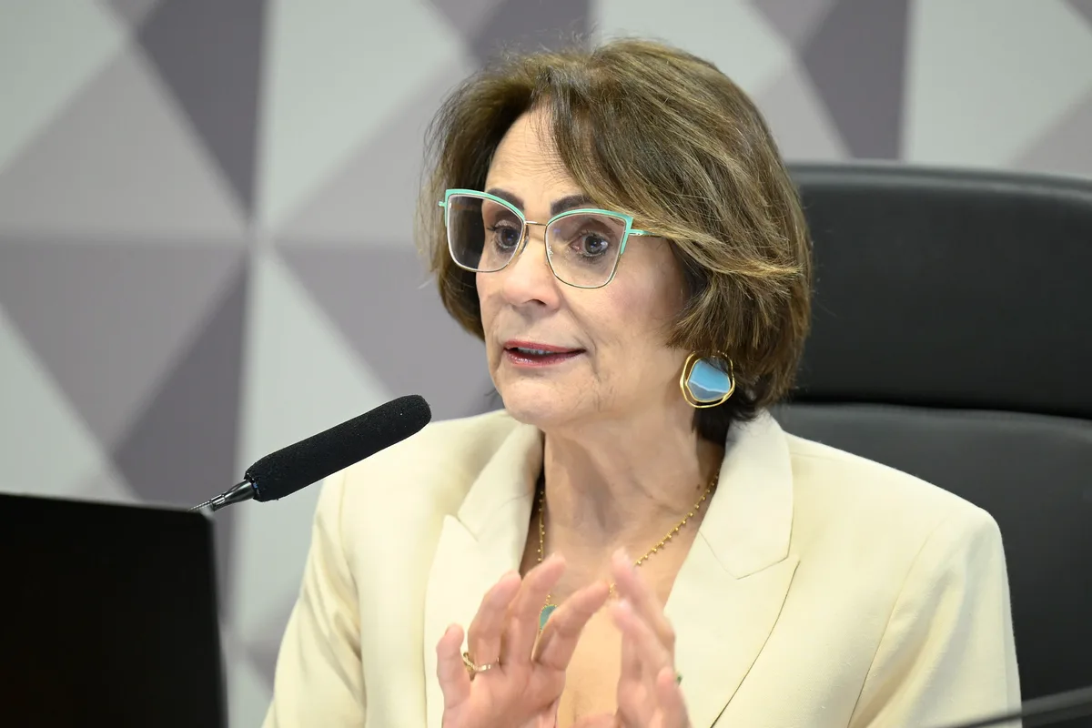 Damares critica governo por negar remédio de 36 centavos a pacientes