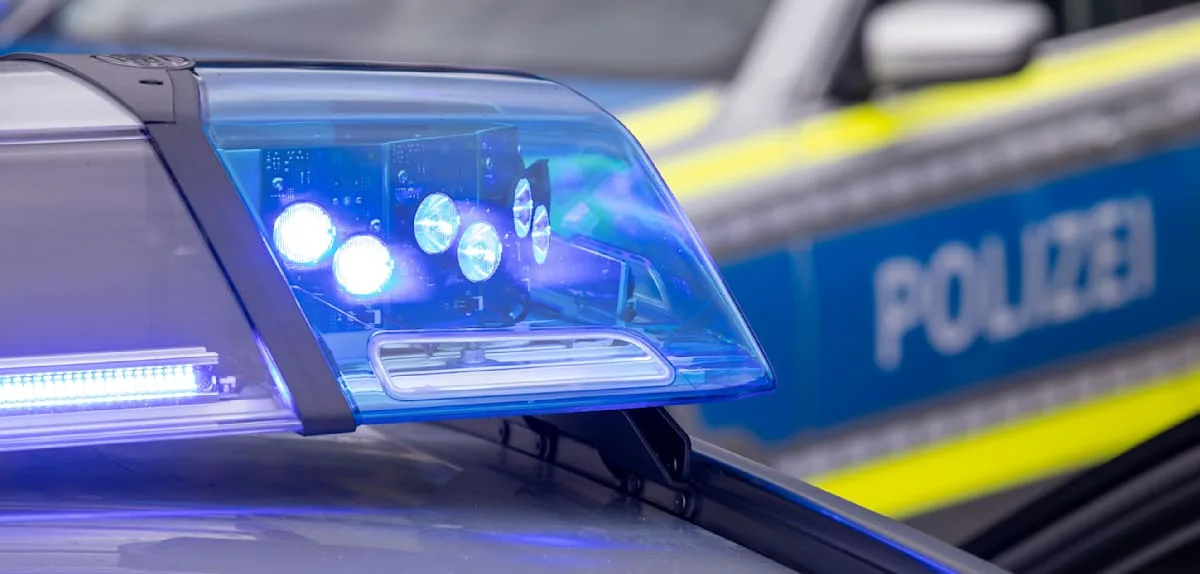 Autofahrer flieht mit über 150 km/h vor Kontrolle und verletzt Polizisten