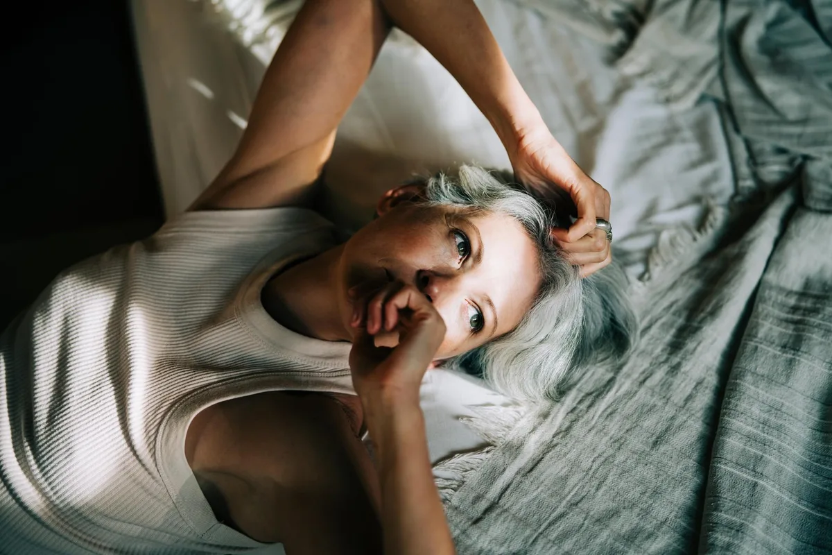 Ménopause : faut-il suivre un traitement hormonal ? Le dilemme des femmes face à un corps médical pas assez formé
