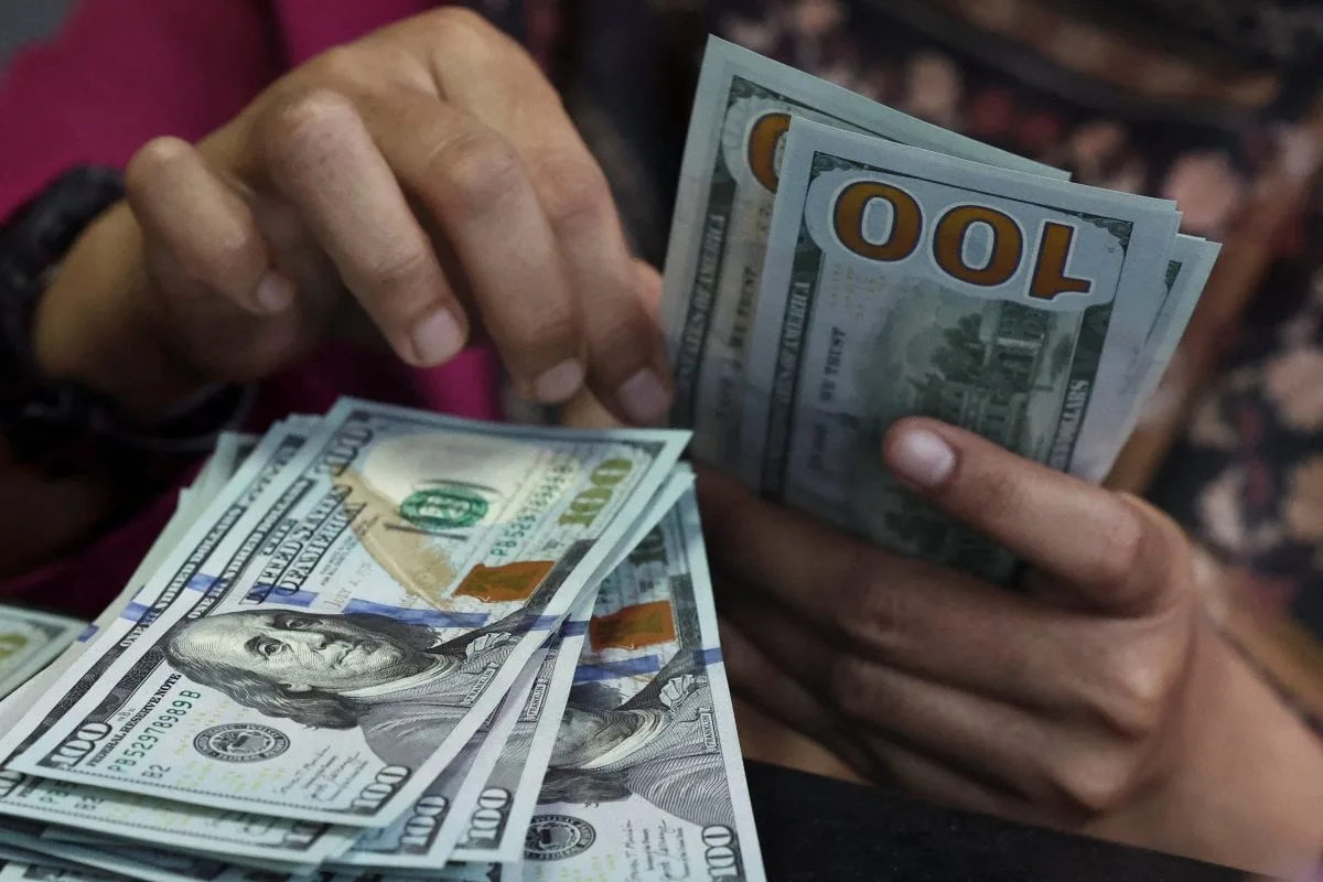 Dólar tem leve alta ante o real em sessão marcada por dado de inflação dos EUA