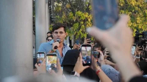 Disturbios en Pamplona en un acto de Vito Quiles por la protesta de grupos de izquierdas