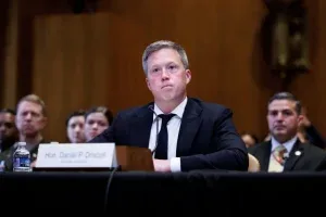 Renuncia el jefe del Ejército de EEUU por desacuerdos con Hegseth