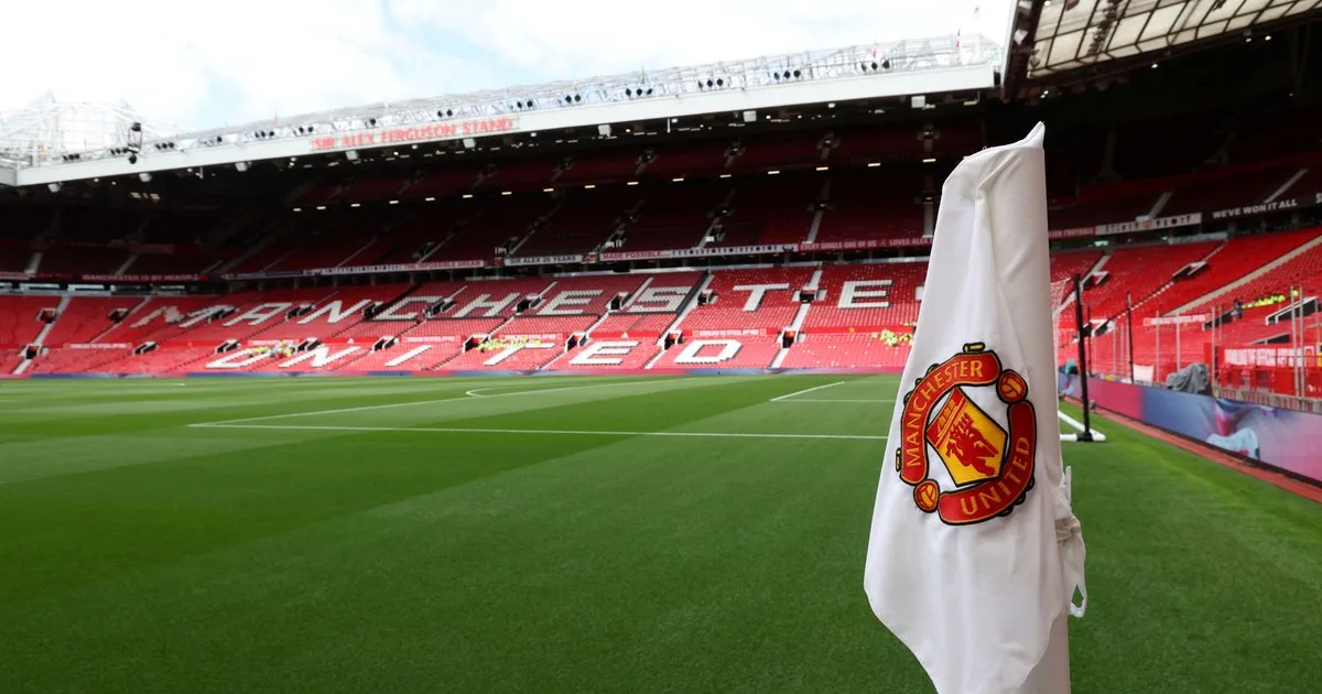 La insólita decisión de Manchester United para recaudar fondos: vende el pasto de Old Trafford