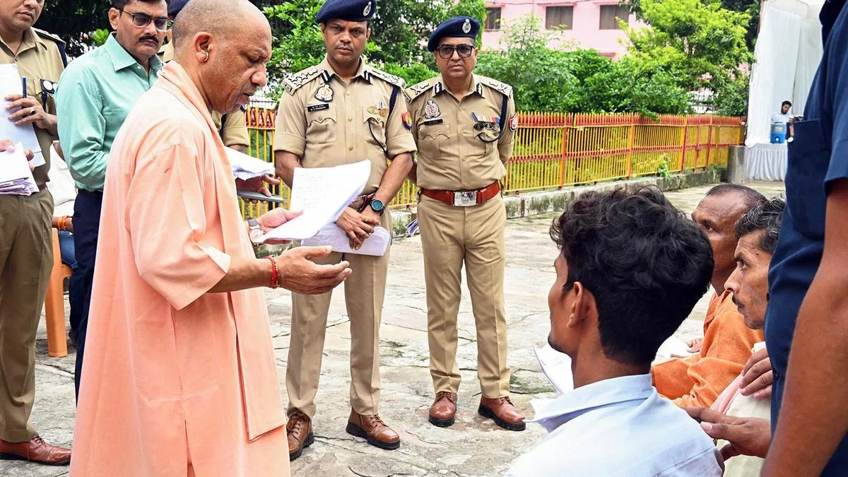Samajwadi Party ‘gang of dacoits’, should apologise for ‘loot’ of Uttar Pradesh exchequer, says Adityanath