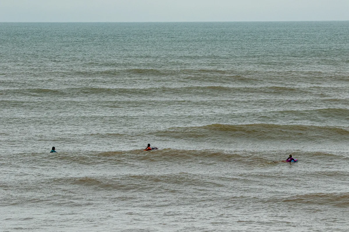 Condições das ondas adiam baterias de etapa capixaba do Circuito Mundial de bodyboarding