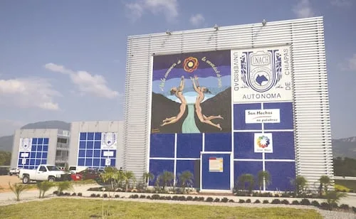 Exfuncionario de universidad de Chiapas espera indemnización desde 2021; institución enfrenta crisis financiera